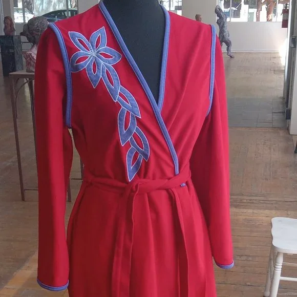 Red and blue embroidered patch work robe - Picture 2 of 8
